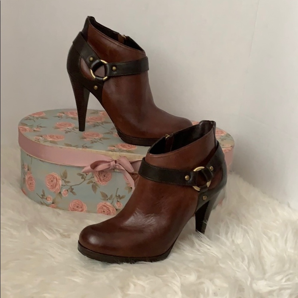Stunning COLE HAAN Ankle Booties